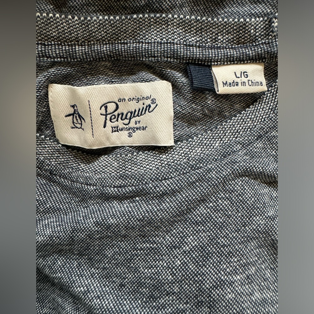 Men’s size large Penguin brand crewneck tshirt